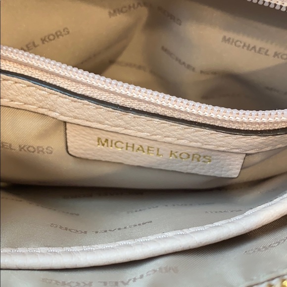 NWOT Michael Kors Soft Leather Crossbody Bag. - Picture 5 of 16